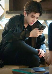 蔡徐坤陈伟霆最新爆料,揭秘娱乐圈幕后真相