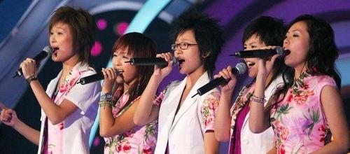 娱乐吃瓜酱女声唱的歌叫什么,她唱的那首叫什么？